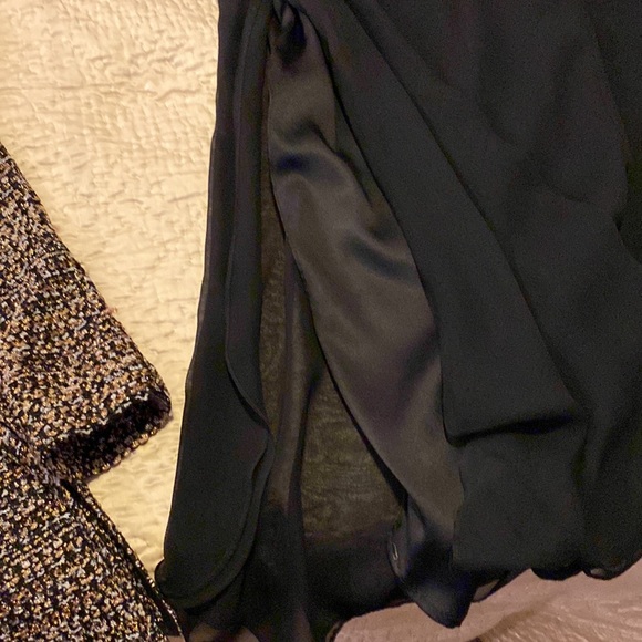 Beautiful like new silk and chiffon evening pants.  Size 8 - Picture 6 of 7